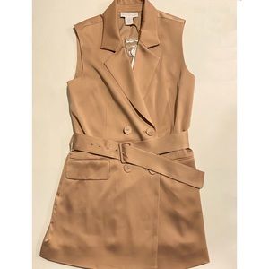Brand new house of Harlow long nude tan double breasted blazer blazer with belt.